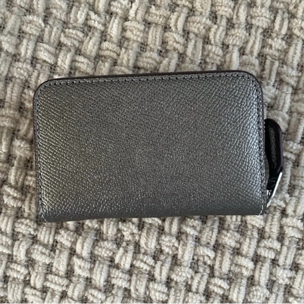 COACH SMALL ZIP AROUND CARD CASE - Picture 2 of 5